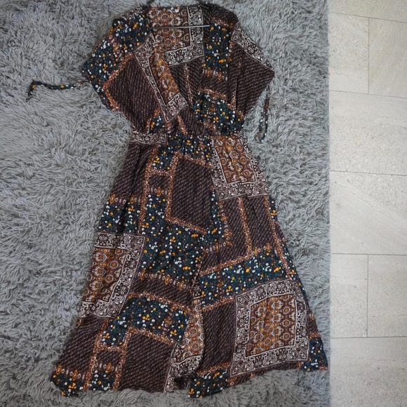 Plus Size Tribal Knot Cuff Dress - Picture 2 of 3